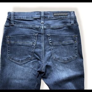 Rock & Republic Kashmiere Mid-Rise Skinny Jeans. Well cared for, like new!